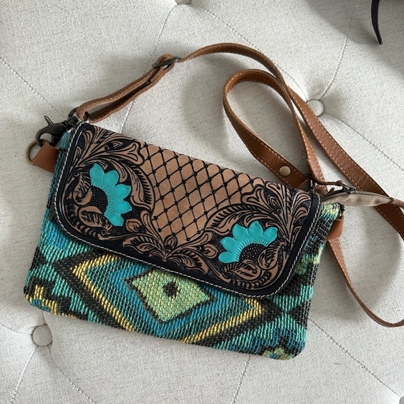 Myra Bag - Picture 1 of 3